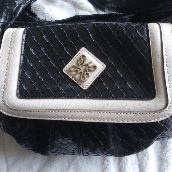 - Simplyvera Vera Wang handbag. - Picture 2 of 8